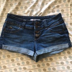Ymi Juniors “WannaBettaButt?” Shorts size 7/28